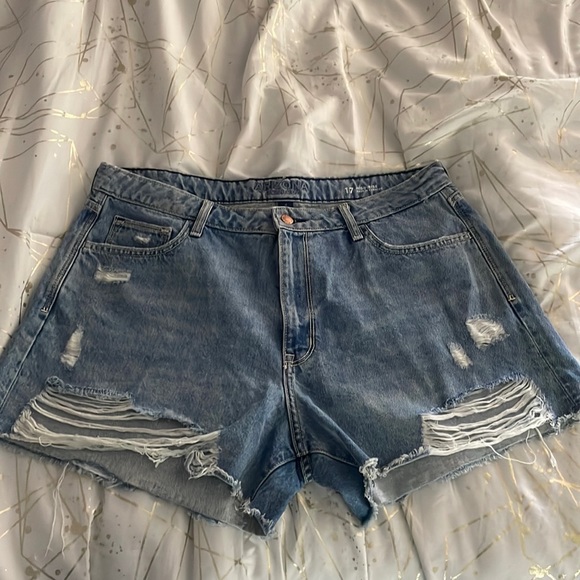 High Rise Ripped Shorts - Picture 1 of 4